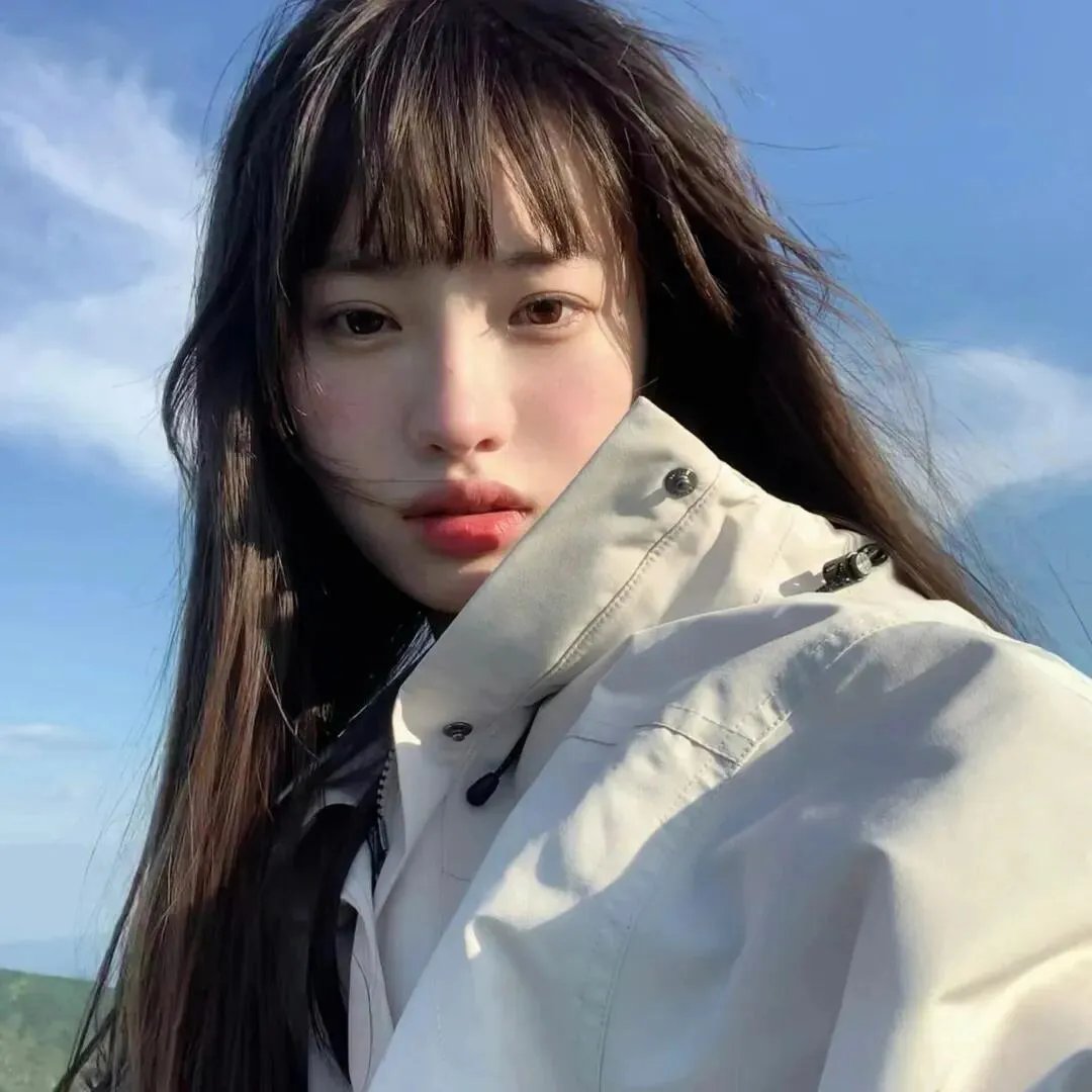 女孩向前走